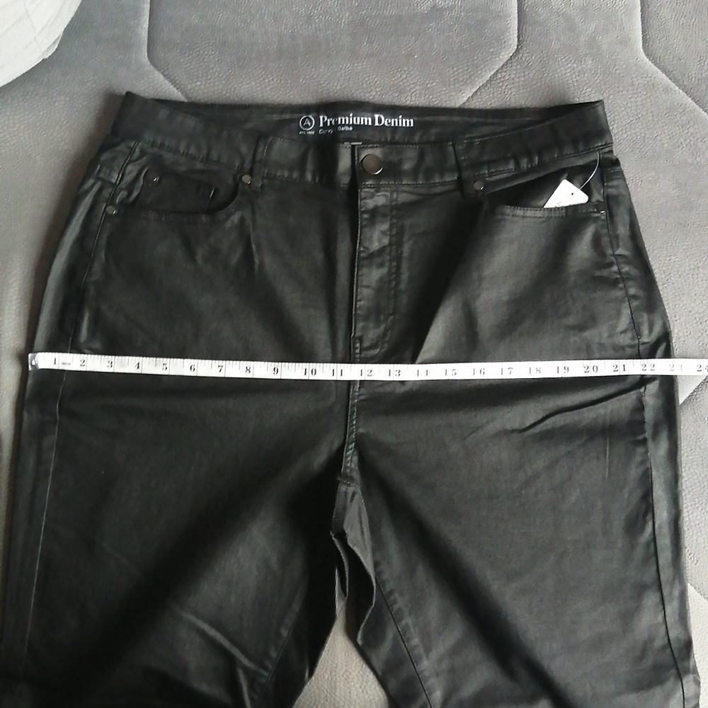 NWT Curvy-Fit Black Coated High-rise Flared Leg Jeans Plus Size - Picture 10 of 14